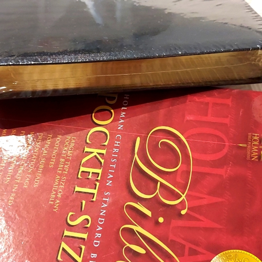 The Holman Pocket - Size Bible -BLK Bonded Leather - Picture 3 of 7